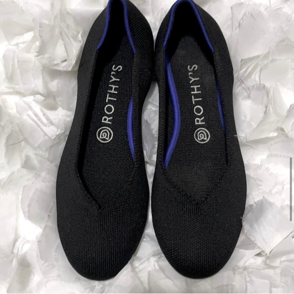 Rothys size 61/2 round toe flat shoes..